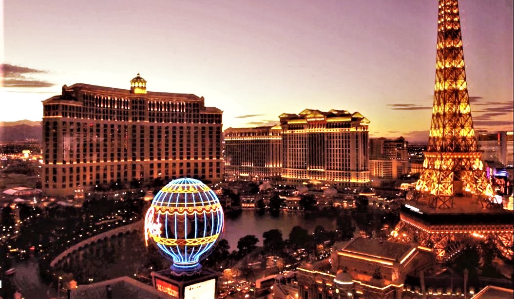 Las Vegas Planet Hollywood by Despacito. por el mundo