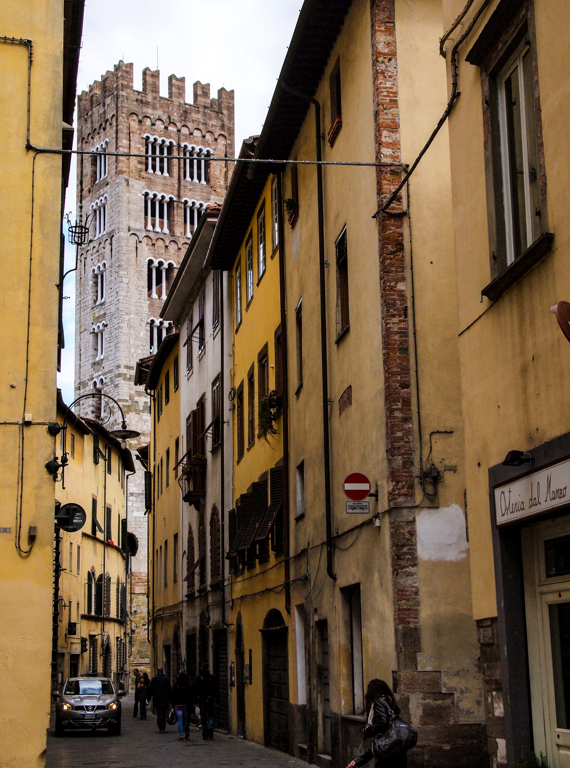 Lucca por Despacito por el Mundo