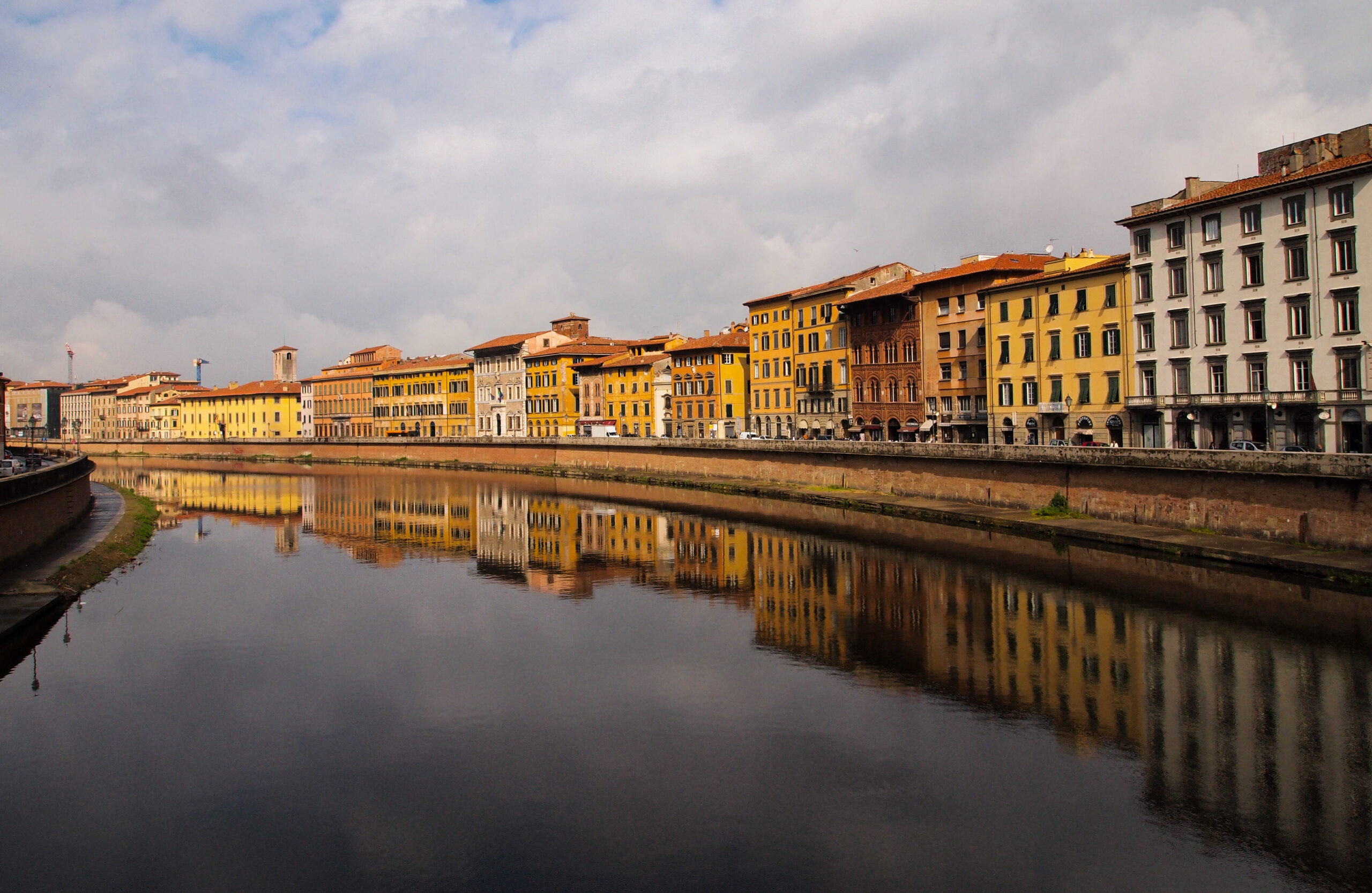 Pisa y el río Arno por Despacito por el Mundo