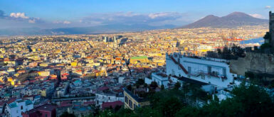 Vistas desde arriba de Nápoles por Despacito por el Mundo