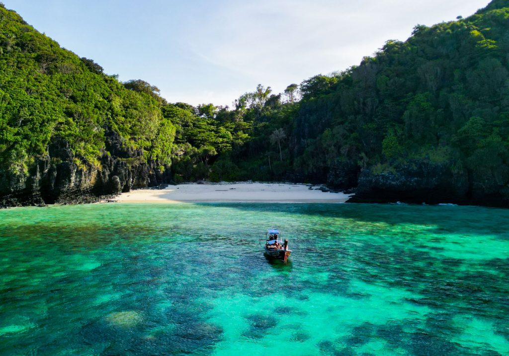 Totalmente solos en la playa Nui de Phi Phi Don