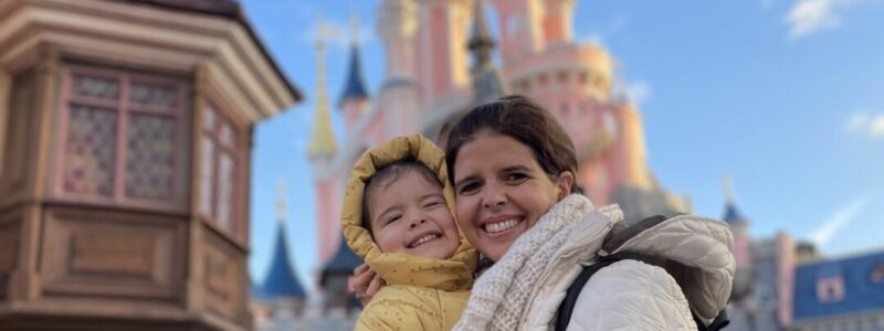 Castillo de Disney Paris de fondo