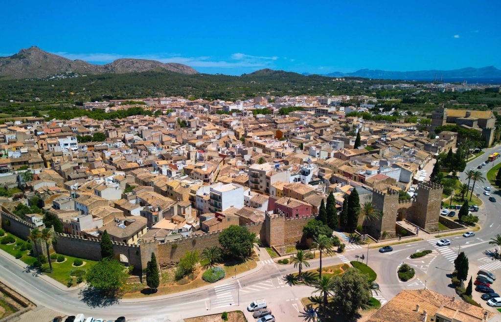 Alcudia desde el aire por Despacito por el Mundo