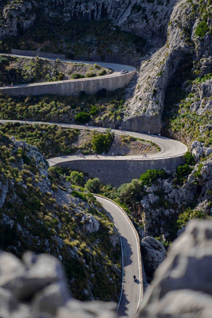 Carretera con curvas a Sa Calobra via Envato