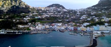 Puerto de Capri desde el aire por Despacito por el Mundo