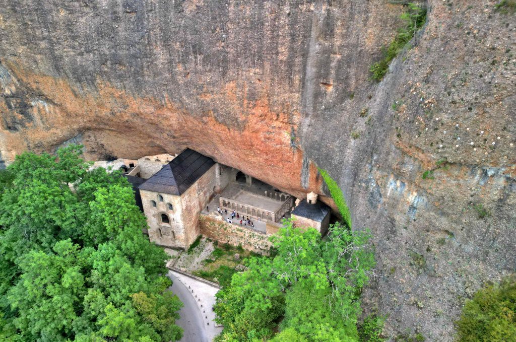 San Juan de la Peña desde el aire